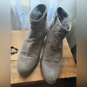 Women’s Kohls Low Cowgirl Boots size 8.5